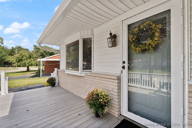 1327 Ridgeway Drive, Jeffersonville, IN 47130