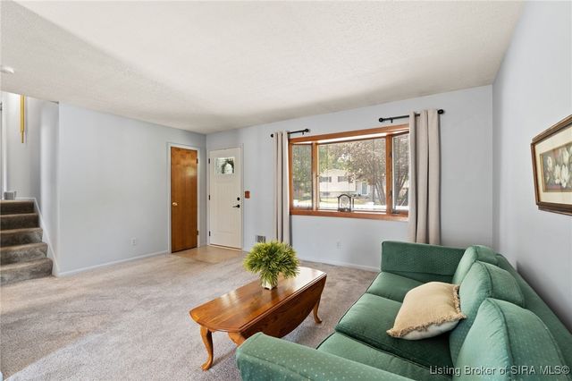 1327 Ridgeway Drive, Jeffersonville, IN 47130