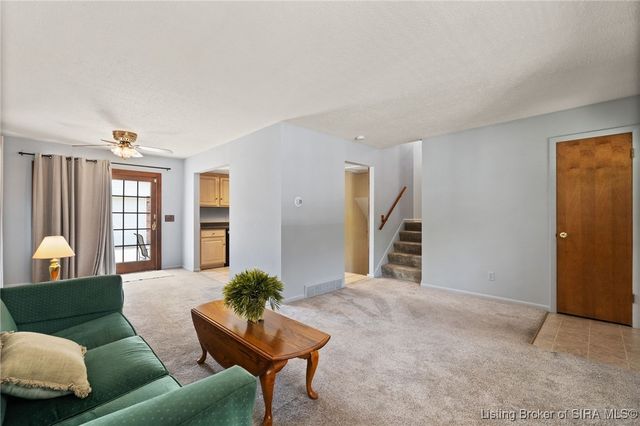 1327 Ridgeway Drive, Jeffersonville, IN 47130