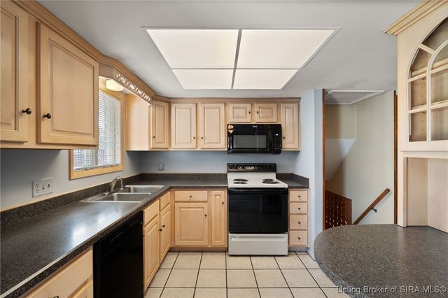 1327 Ridgeway Drive, Jeffersonville, IN 47130