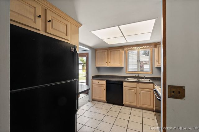 1327 Ridgeway Drive, Jeffersonville, IN 47130