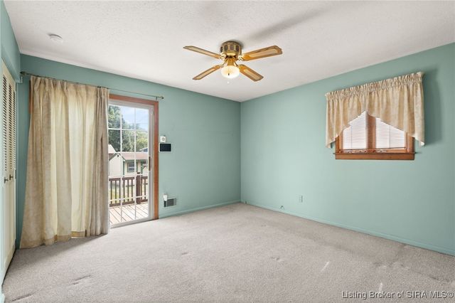 1327 Ridgeway Drive, Jeffersonville, IN 47130