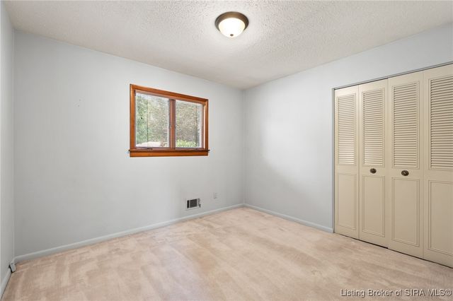 1327 Ridgeway Drive, Jeffersonville, IN 47130