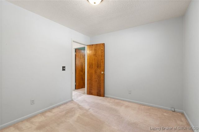 1327 Ridgeway Drive, Jeffersonville, IN 47130