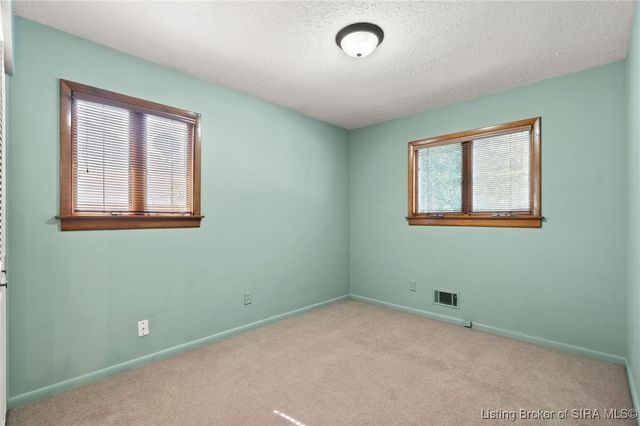 1327 Ridgeway Drive, Jeffersonville, IN 47130