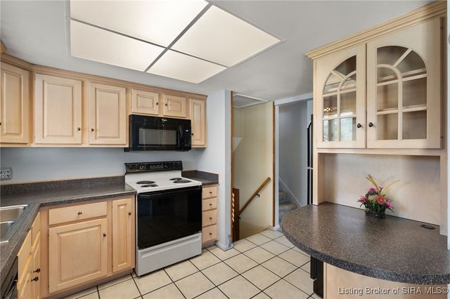 1327 Ridgeway Drive, Jeffersonville, IN 47130