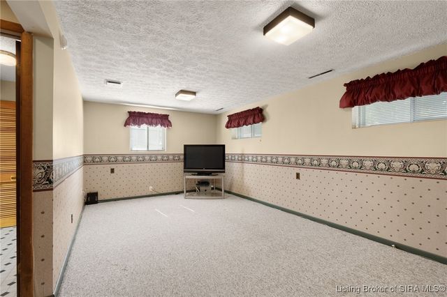 1327 Ridgeway Drive, Jeffersonville, IN 47130