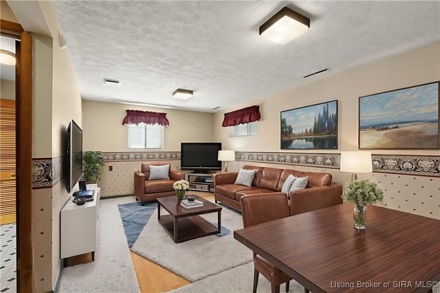 1327 Ridgeway Drive, Jeffersonville, IN 47130