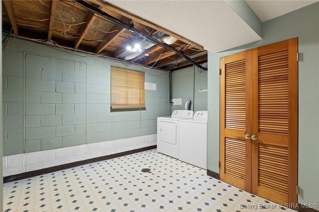 1327 Ridgeway Drive, Jeffersonville, IN 47130