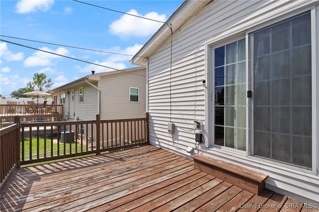 1327 Ridgeway Drive, Jeffersonville, IN 47130