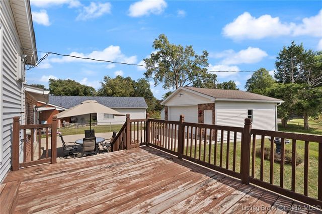 1327 Ridgeway Drive, Jeffersonville, IN 47130