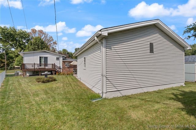 1327 Ridgeway Drive, Jeffersonville, IN 47130