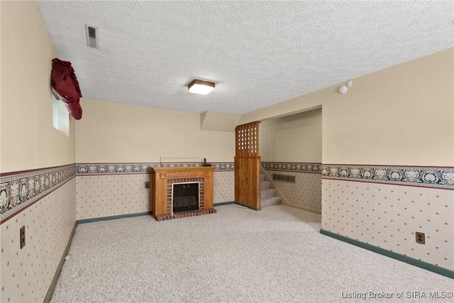 1327 Ridgeway Drive, Jeffersonville, IN 47130