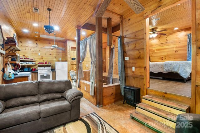 118 Blossom Road, Brevard, NC 28712