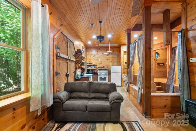 118 Blossom Road, Brevard, NC 28712