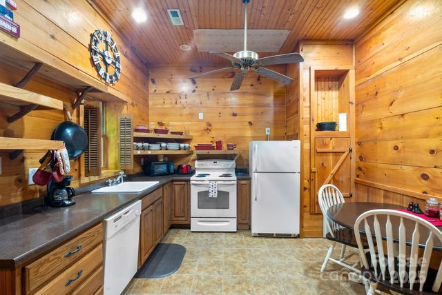 118 Blossom Road, Brevard, NC 28712