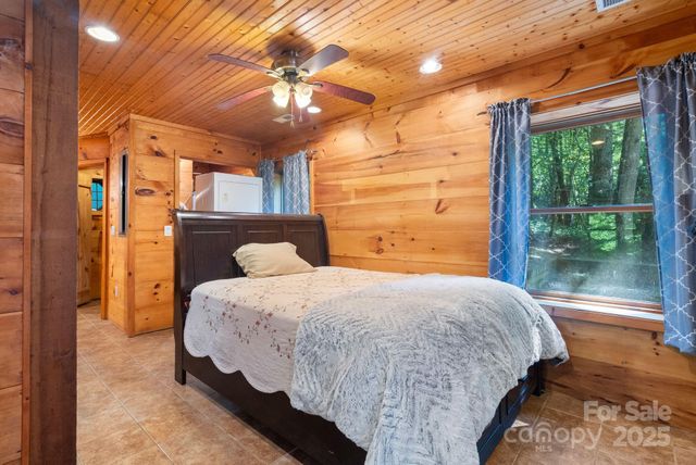 118 Blossom Road, Brevard, NC 28712