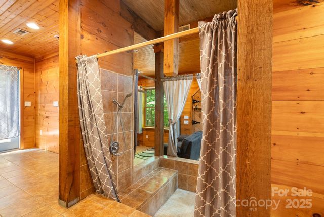118 Blossom Road, Brevard, NC 28712