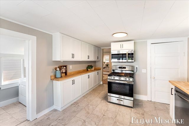 1026 Garfield Avenue, Grand Rapids, MI 49504
