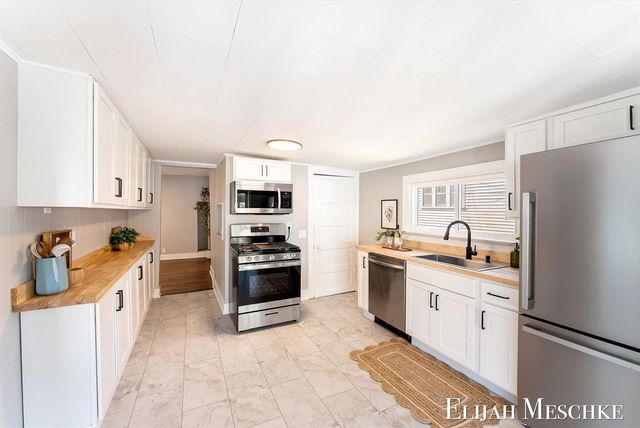 1026 Garfield Avenue, Grand Rapids, MI 49504