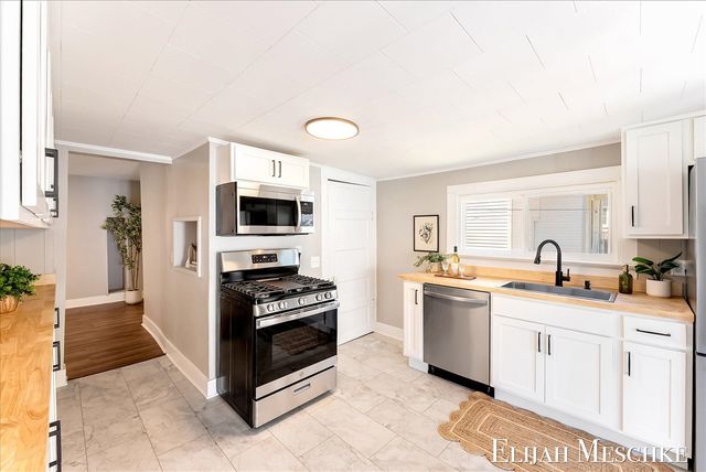 1026 Garfield Avenue, Grand Rapids, MI 49504