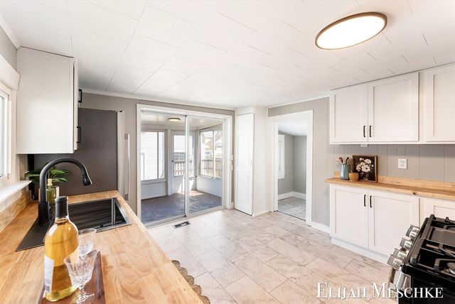 1026 Garfield Avenue, Grand Rapids, MI 49504