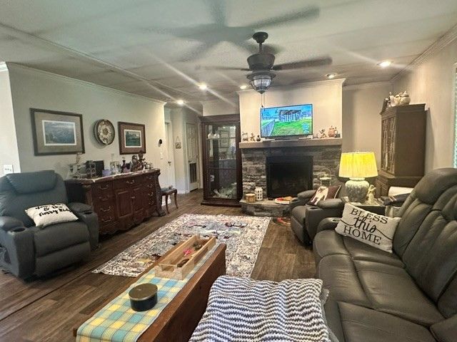 30195 White Oak Rd, Crawford, TN 38554