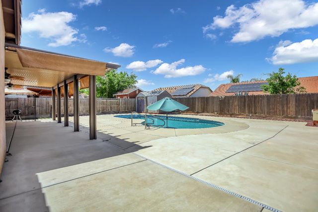 1402 Tevin Way, Madera, CA 93637