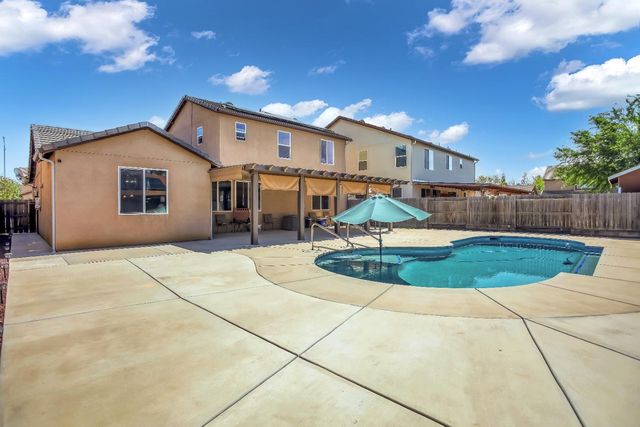 1402 Tevin Way, Madera, CA 93637