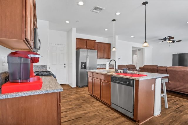 1402 Tevin Way, Madera, CA 93637