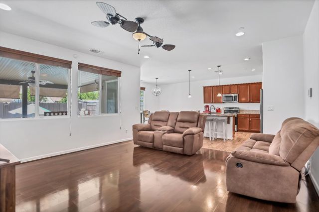 1402 Tevin Way, Madera, CA 93637