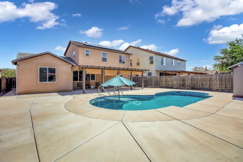 Image 13 of property listing at 1402 Tevin Way, Madera, CA 93637