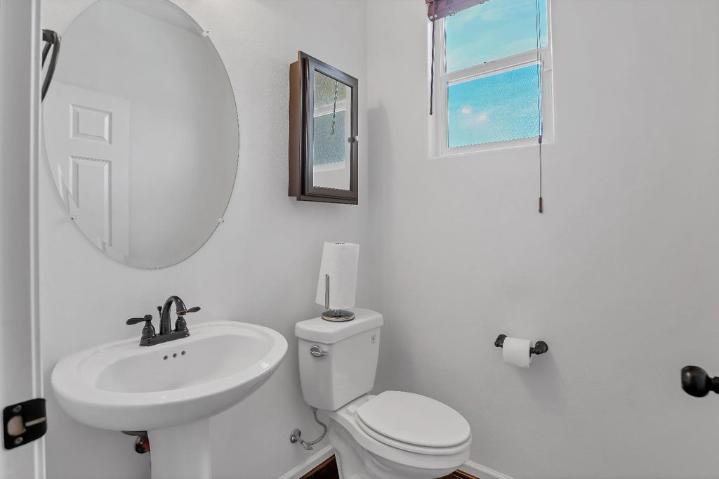 Image 15 of property listing at 1402 Tevin Way, Madera, CA 93637