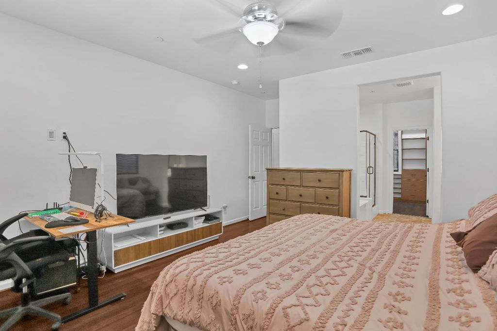 Image 17 of property listing at 1402 Tevin Way, Madera, CA 93637