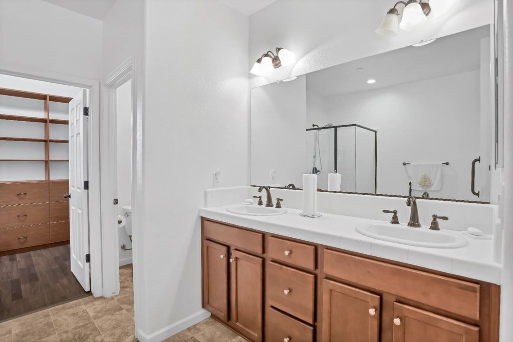 Image 18 of property listing at 1402 Tevin Way, Madera, CA 93637