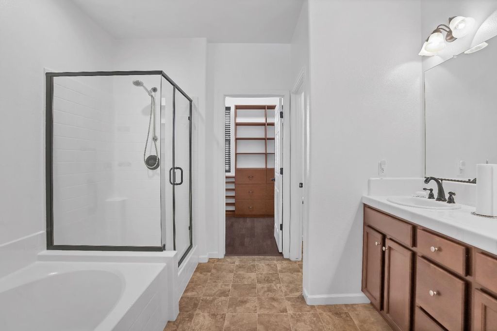 Image 20 of property listing at 1402 Tevin Way, Madera, CA 93637