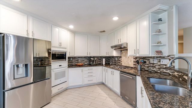 10 Owls Cove Place, The Woodlands, TX 77382