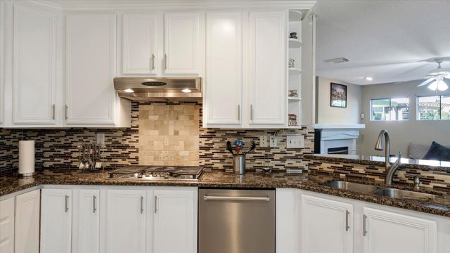 10 Owls Cove Place, The Woodlands, TX 77382