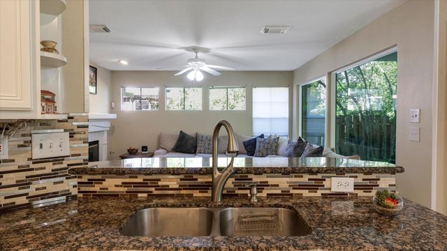 10 Owls Cove Place, The Woodlands, TX 77382