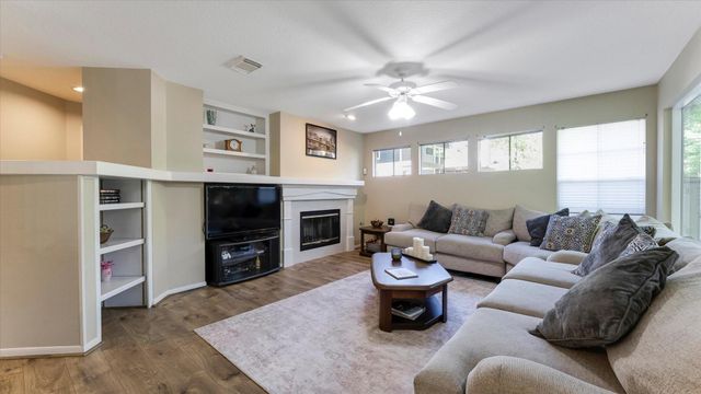 10 Owls Cove Place, The Woodlands, TX 77382