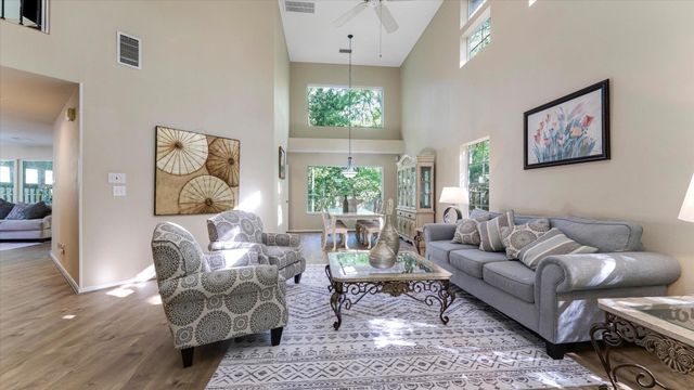 10 Owls Cove Place, The Woodlands, TX 77382
