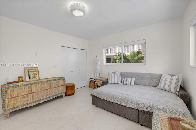 462 Golden Isles Dr 211, Hallandale Beach, FL 33009