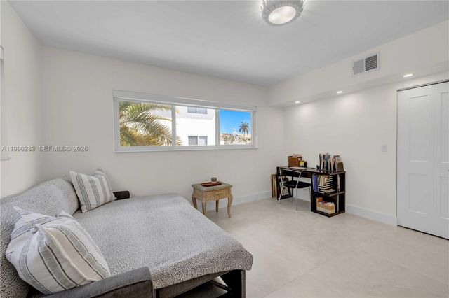 462 Golden Isles Dr 211, Hallandale Beach, FL 33009