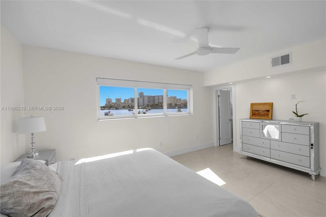 462 Golden Isles Dr 211, Hallandale Beach, FL 33009