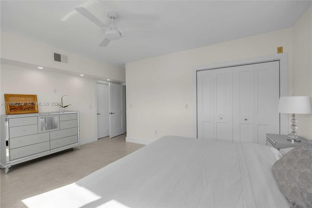 462 Golden Isles Dr 211, Hallandale Beach, FL 33009