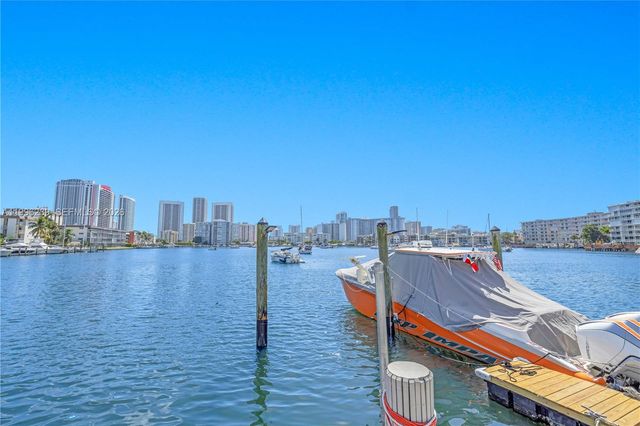 462 Golden Isles Dr 211, Hallandale Beach, FL 33009