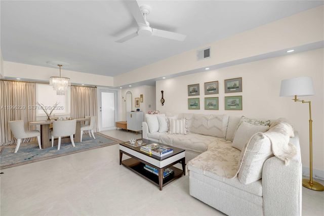 462 Golden Isles Dr 211, Hallandale Beach, FL 33009