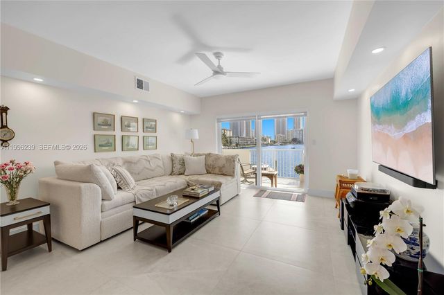 462 Golden Isles Dr 211, Hallandale Beach, FL 33009