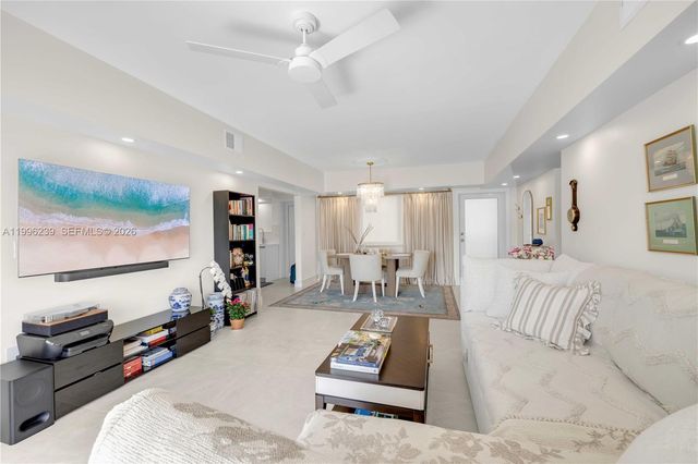 462 Golden Isles Dr 211, Hallandale Beach, FL 33009