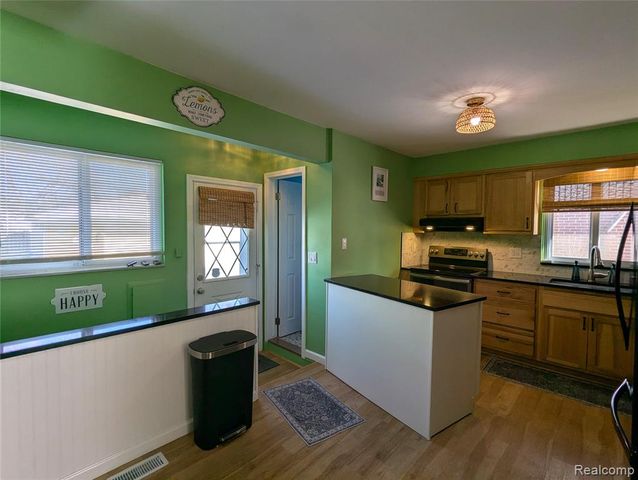 31568 Middleboro Street, Livonia, MI 48154